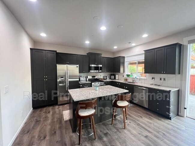 Foto del edificio - 19205 14TH AVE SE