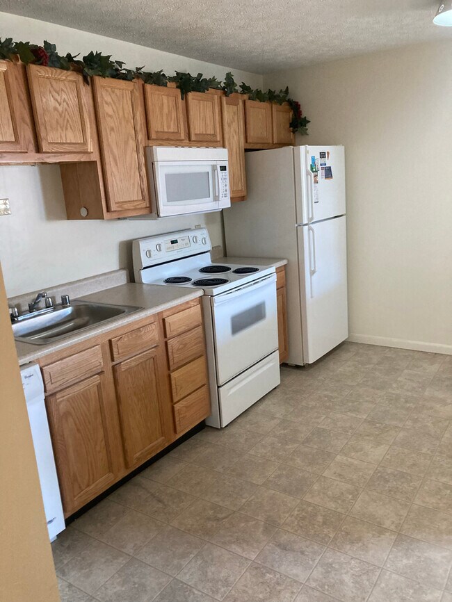 Foto del edificio - 2 bedroom 1.5 bath ground level