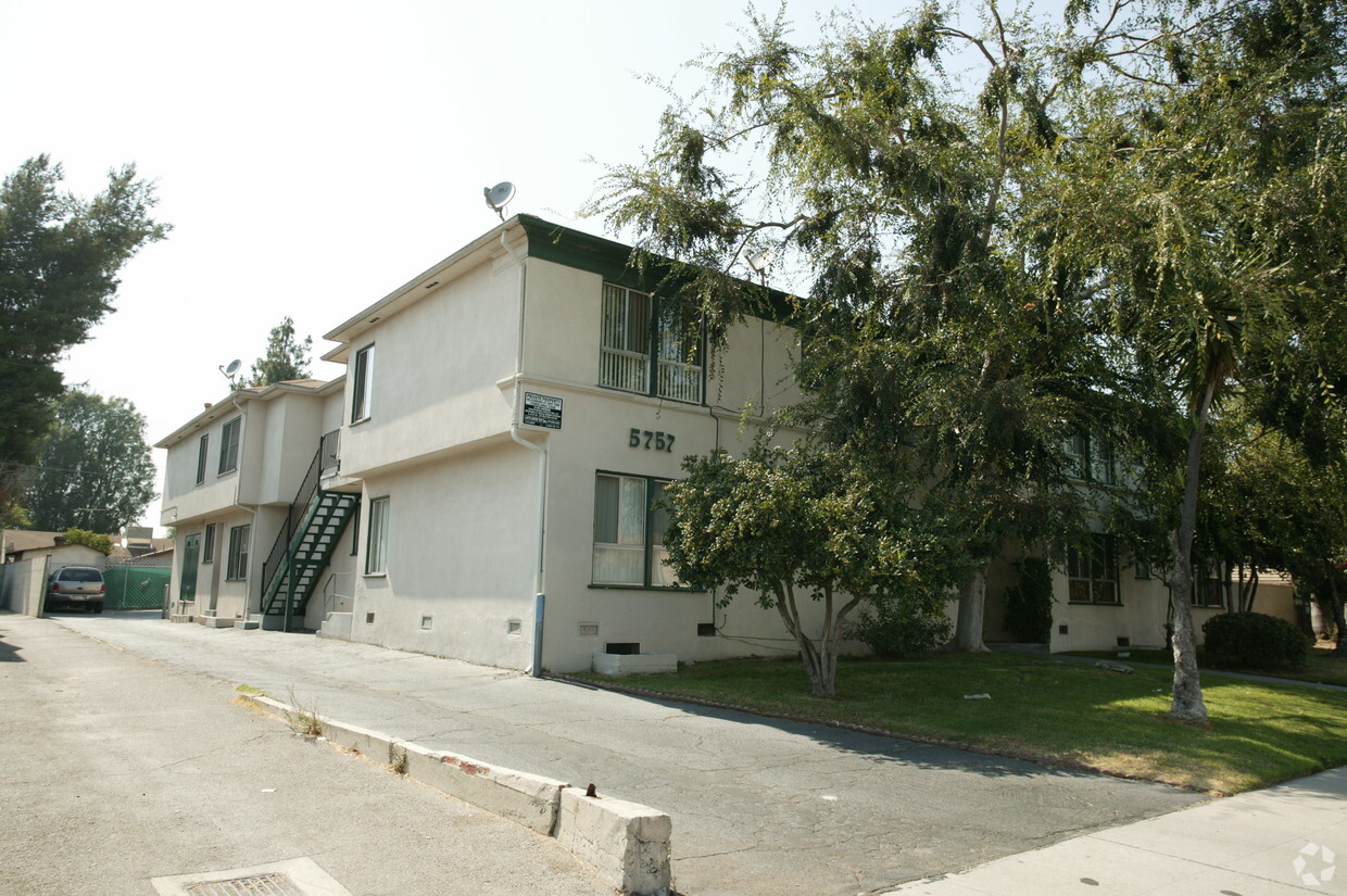 Foto del edificio - 5757 Willowcrest Ave