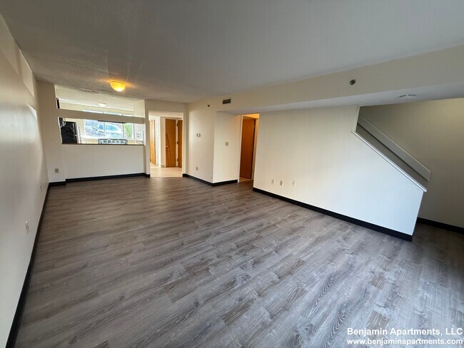 Foto del edificio - 152 North Beacon St
