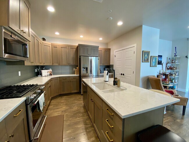 Foto del edificio - 2340 Phylden Dr