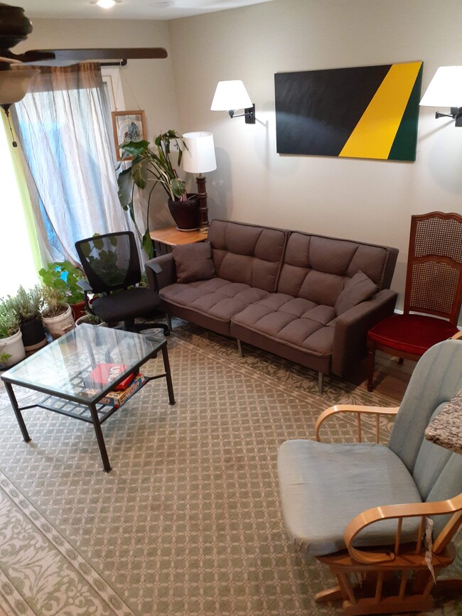 Living room with access to the deck - 4 Kathleen Ct