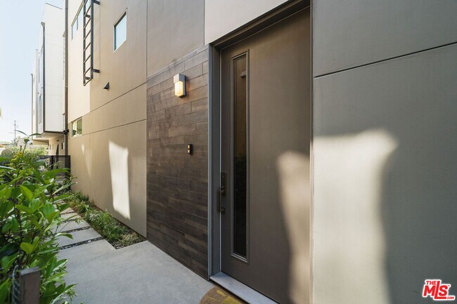 Foto del edificio - 1752 Stoner Ave