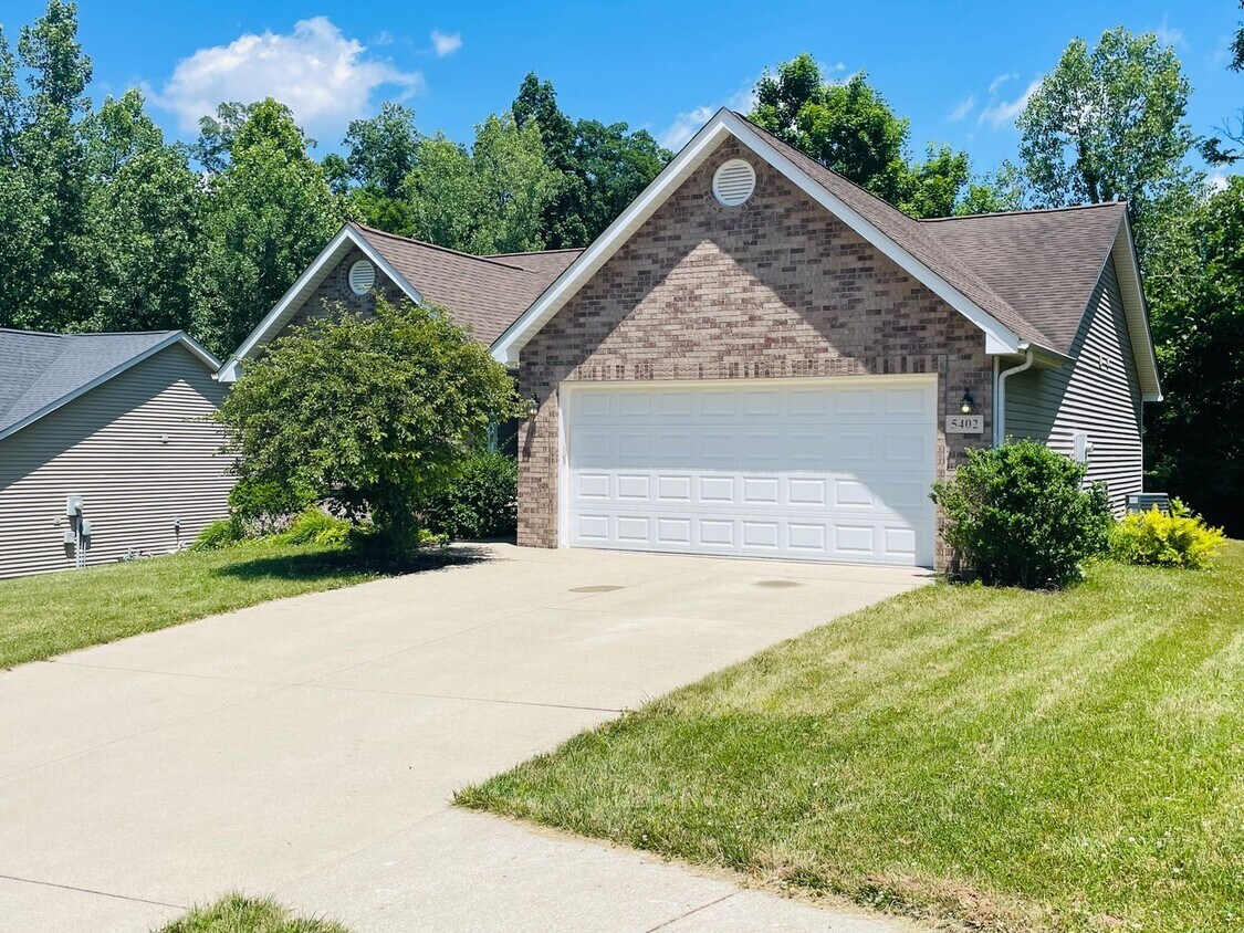 Primary Photo - Great 3 Bed 2 Bath House with Garage!! Ava...