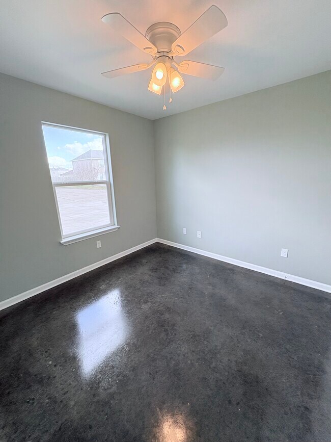 Building Photo - 1610 Dehart Dr