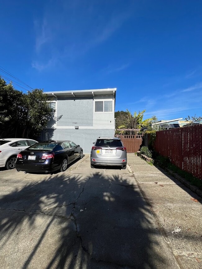 Building Photo - 1649 Julia St