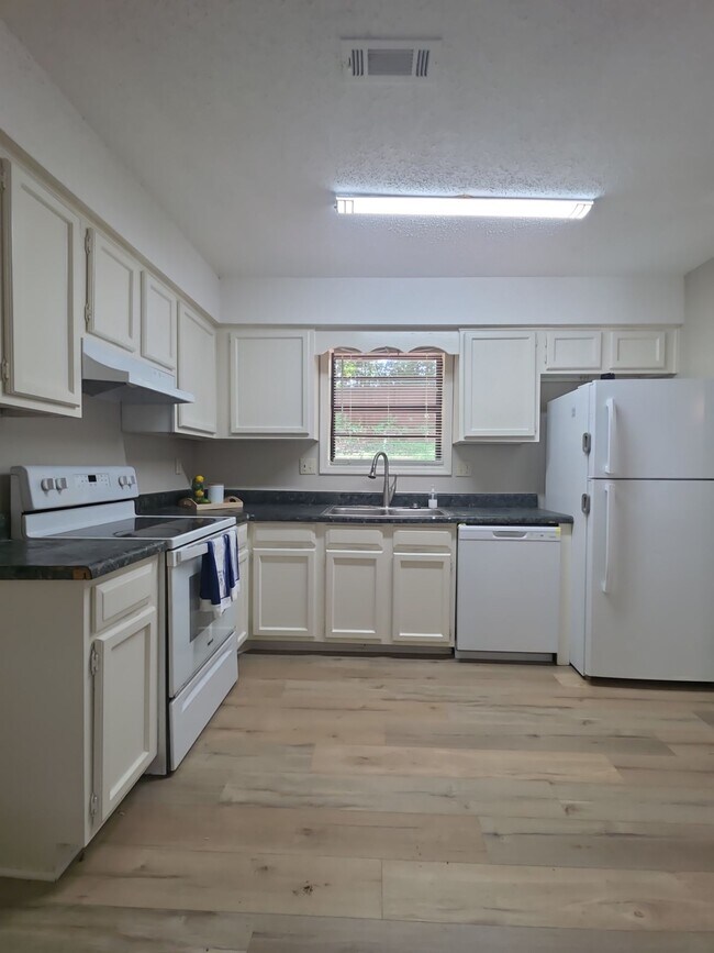 Foto del edificio - 3711 Conger Rd SW