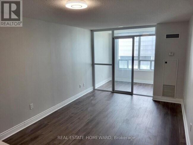 Photo du bâtiment - 60 Brian Harrison Way