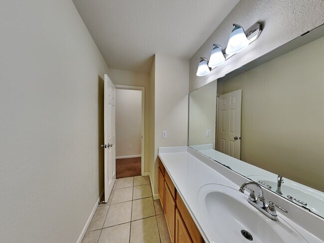 Foto del edificio - 11319 Flying Geese Ln