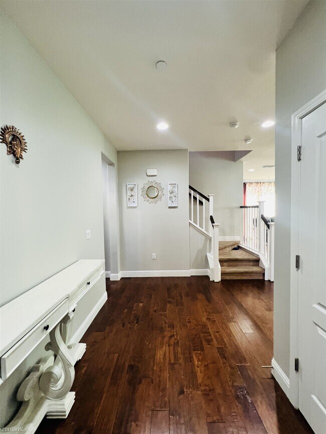 Building Photo - 4 br, 3 bath House - 3084 Vittoria Loop