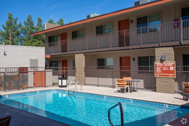 Building Photo - TRADEWINDS