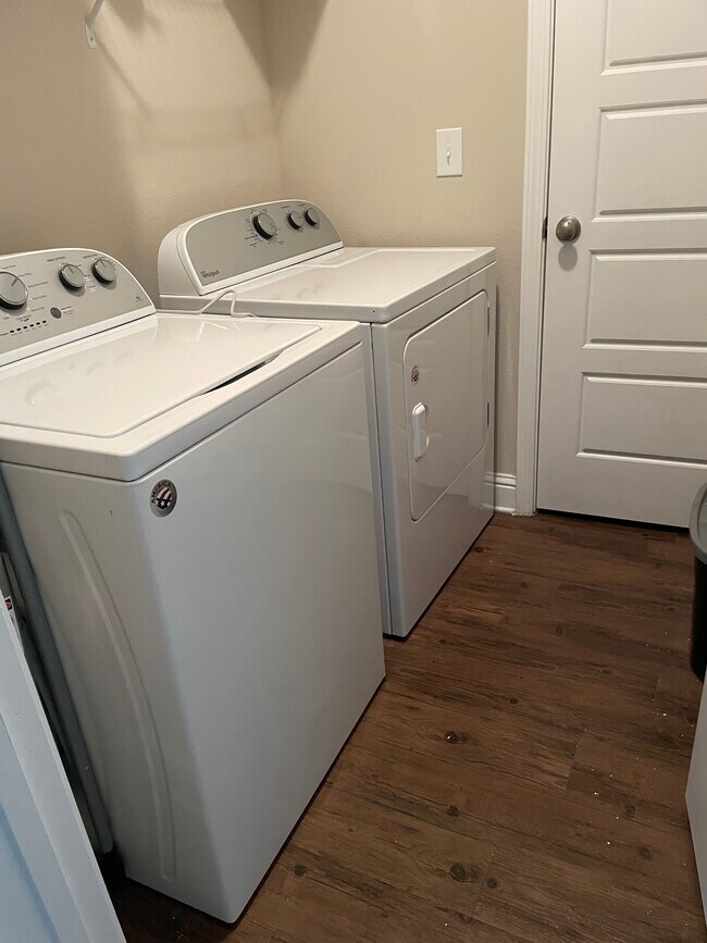 Foto del edificio - 6891 Spaniel Dr