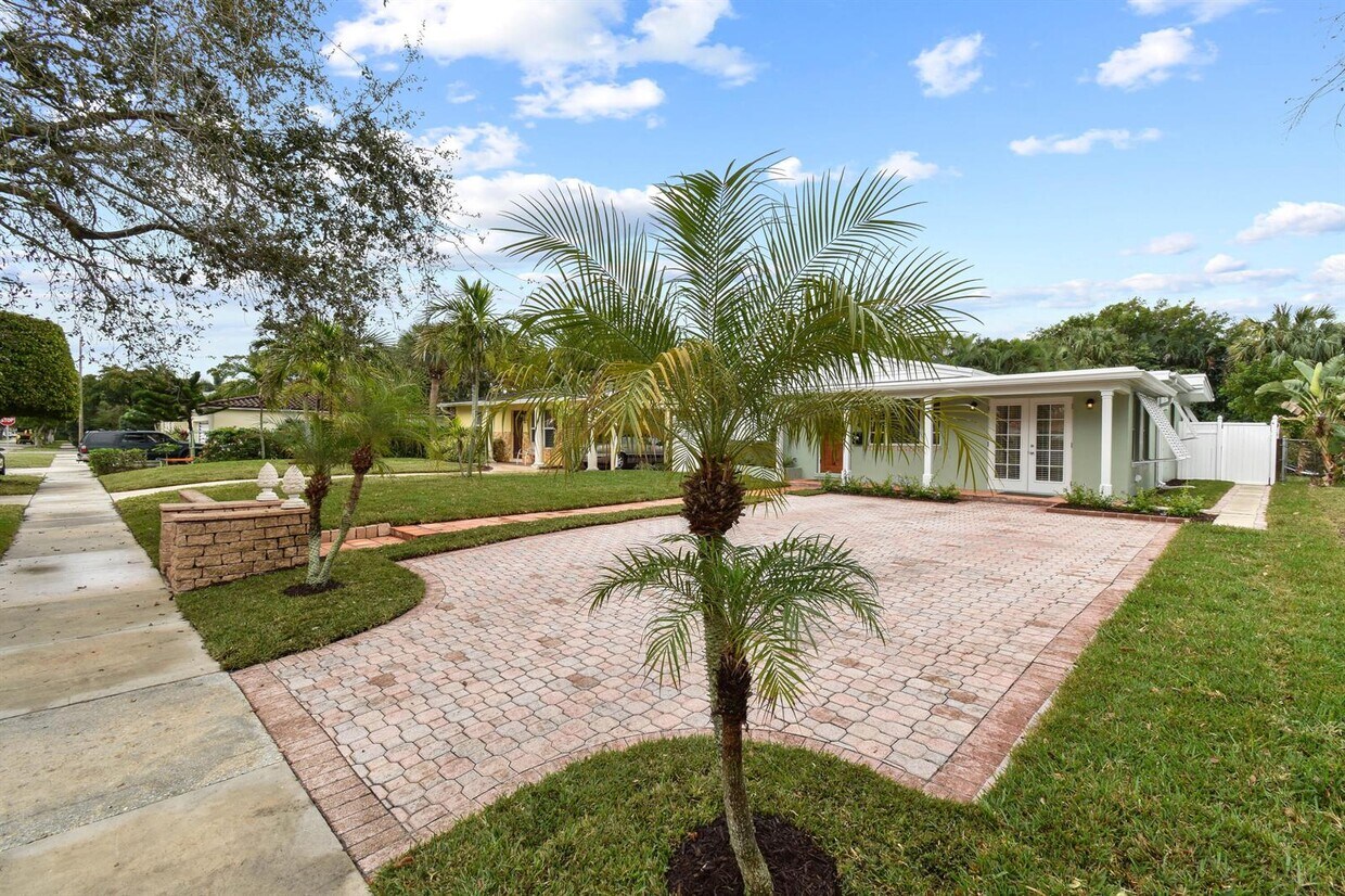 Primary Photo - 214 Seville Rd