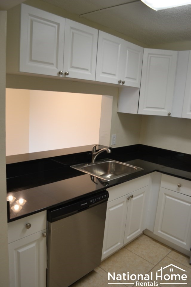 Building Photo - 1215 S Pine Ridge Cir