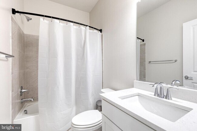 Foto del edificio - Modern 3bd 3.5bth Townhome with garage in the highly desirable Watershed Community.