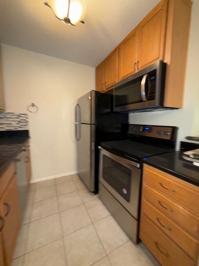 Foto del edificio - Top floor, 1 Bedroom, 1 Bath Condo in Ston...