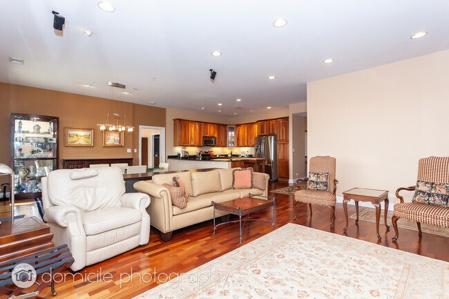 Foto del edificio - 4953 Oakton St