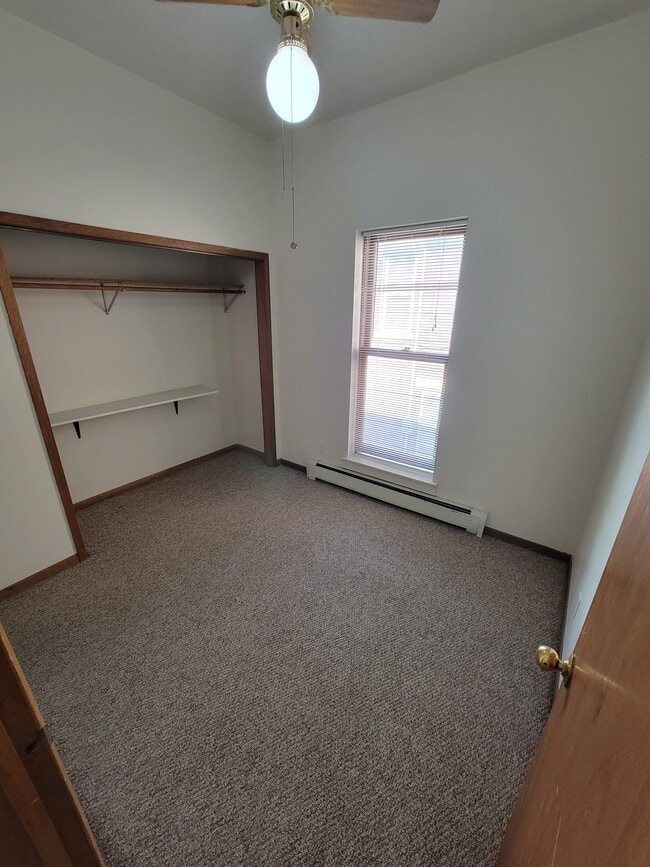 Building Photo - 1337 Main St