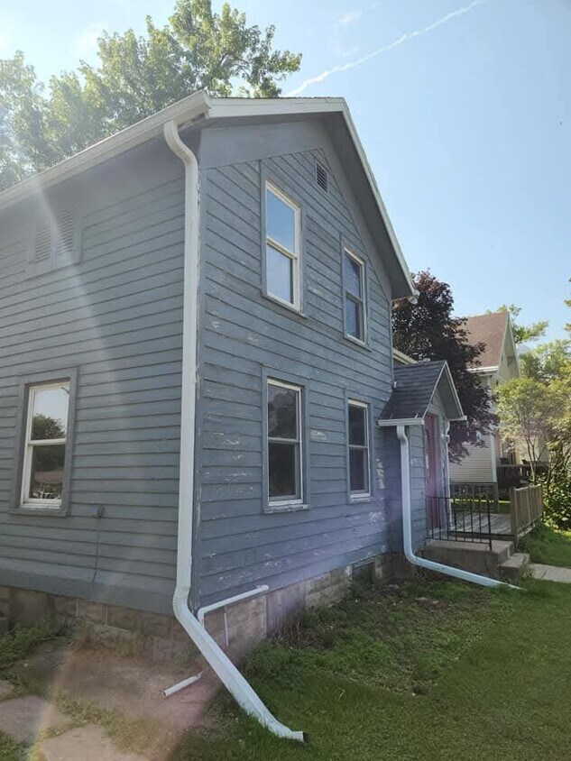 Building Photo - 411 5th Ave