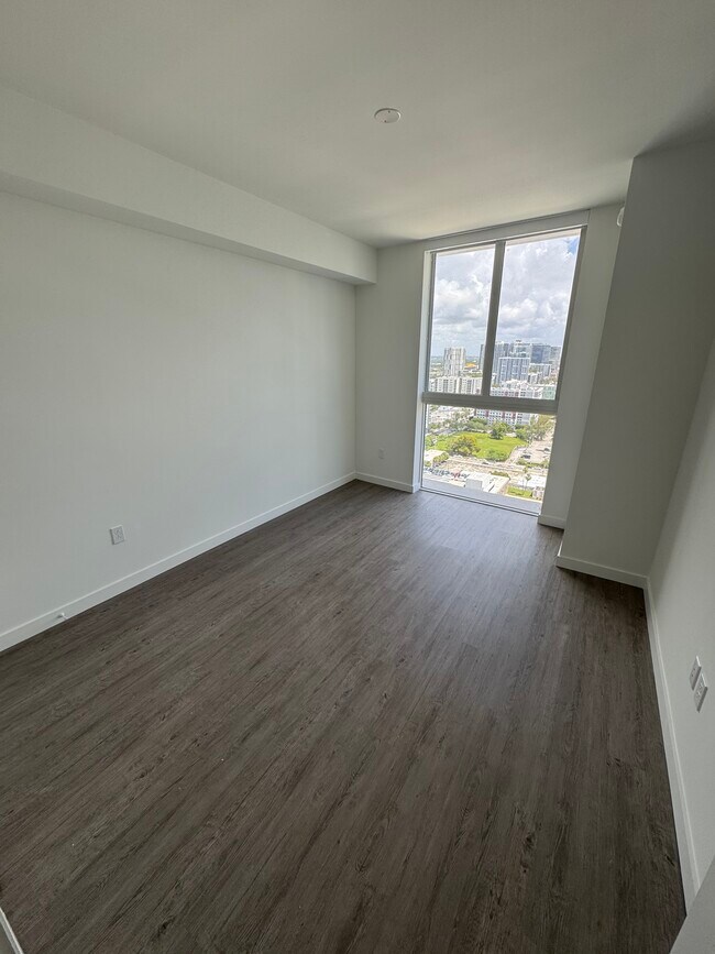 Foto del edificio - 119 NE 20th St