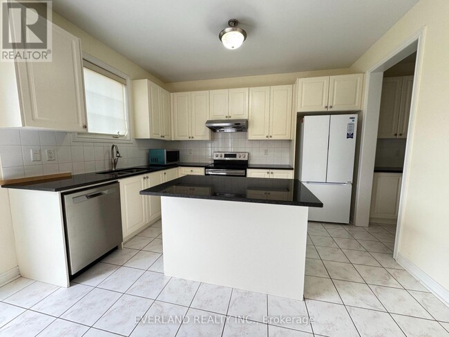 Building Photo - 110 Staglin Ct