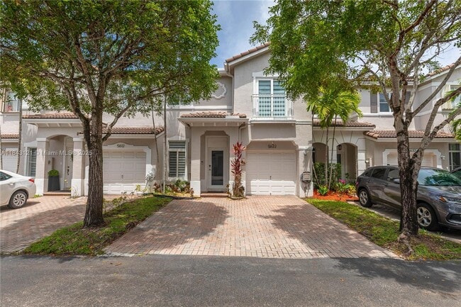 Foto del edificio - 5622 NW 112th Ct