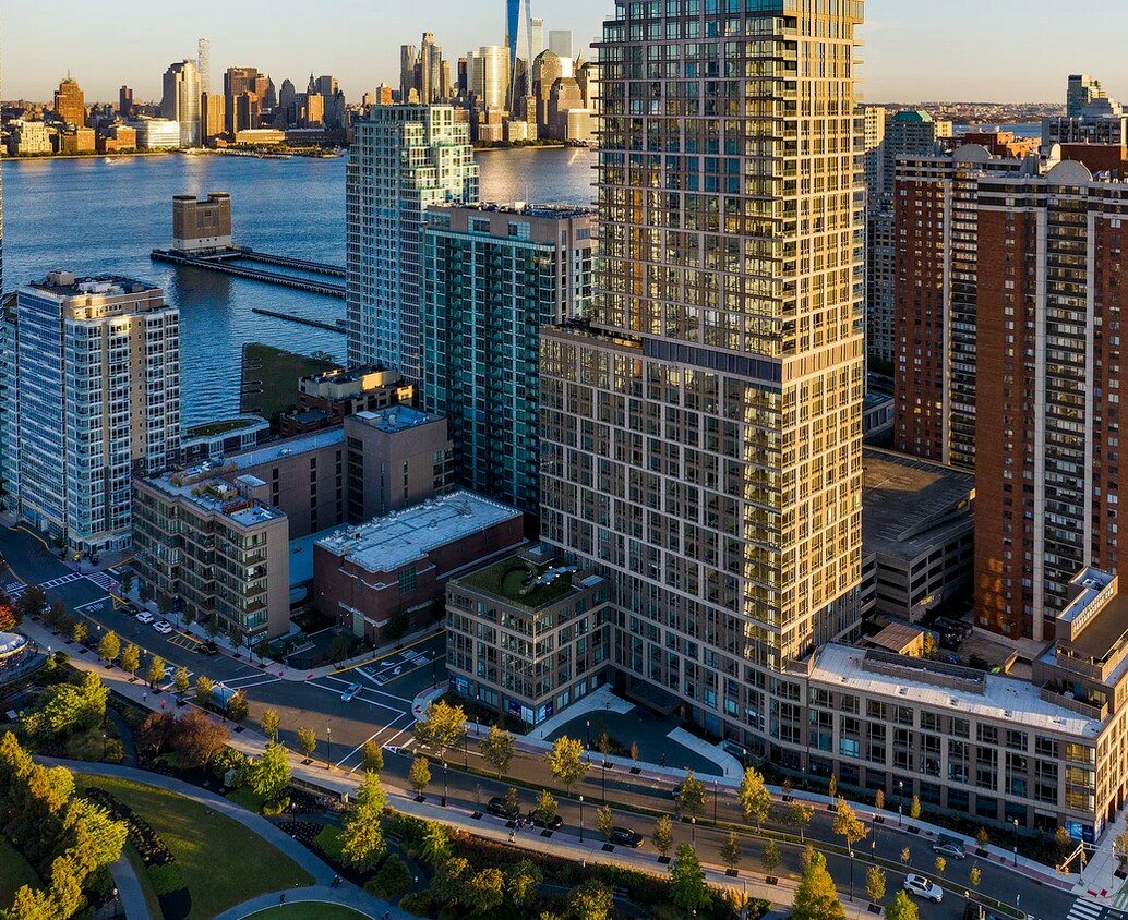 Photo - 75 Park Ln S (Jersey City, NJ)