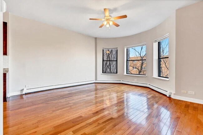 Foto del edificio - 5713 N Kenmore Ave
