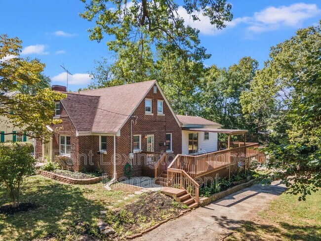 Photo - 147 Westgate Dr House