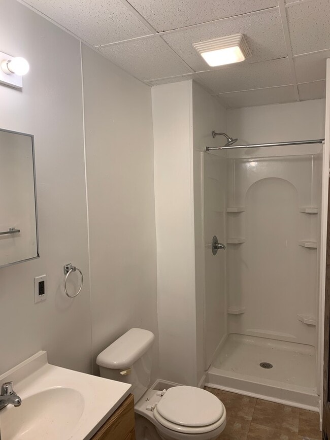 Building Photo - 1-2 Bedroom, 1st Floor, Yard, Laundry Option, West York SD