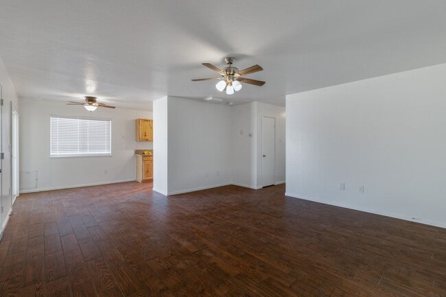 Building Photo - Beautiful Apple Valley Home