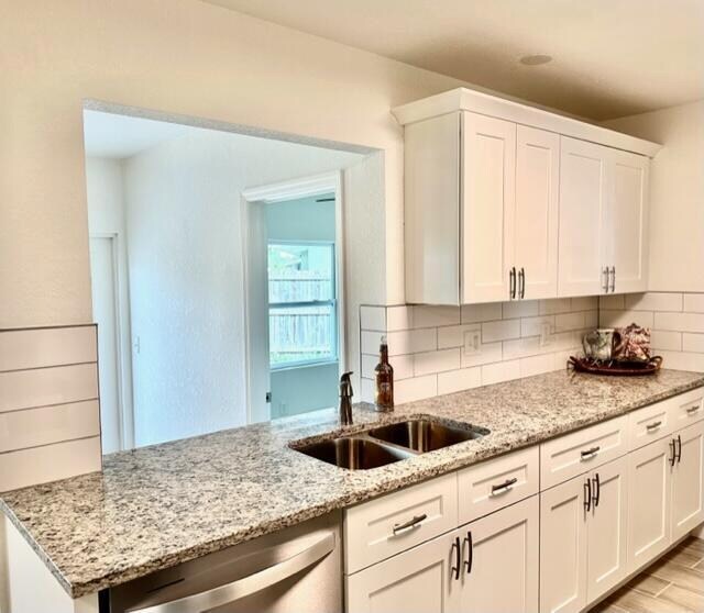 Building Photo - 603 SE Harborview Dr
