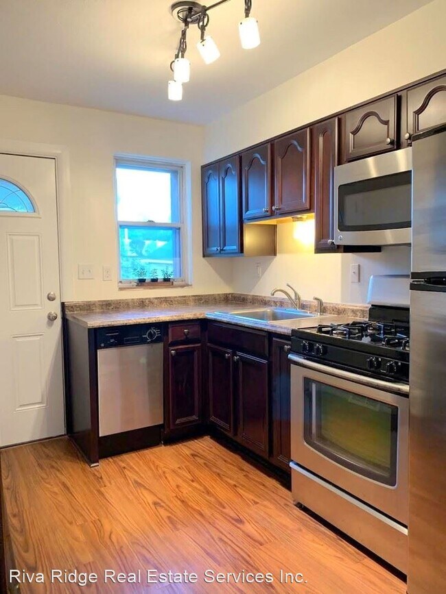 Building Photo - 524 1/2 Farnsworth St