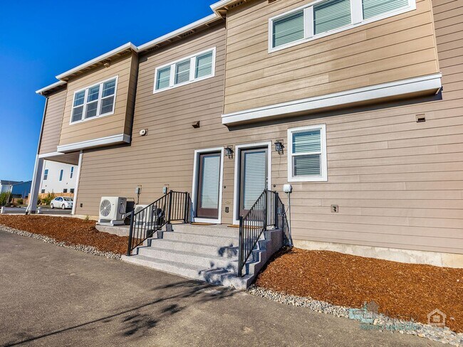 Foto del edificio - Charming 2-Bedroom, 3.5-Bathroom Home in Hillsboro