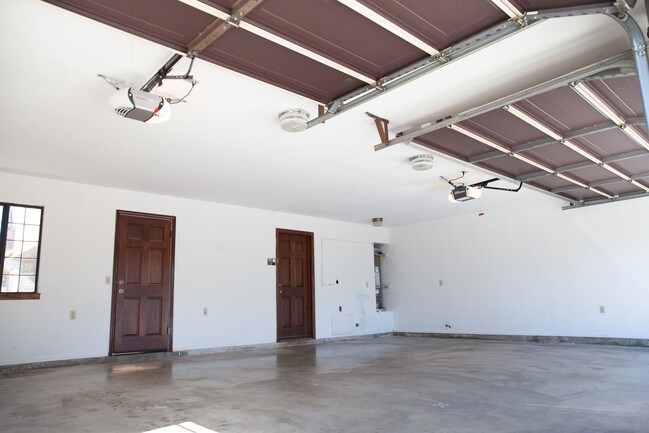 Building Photo - 6443 Matilija Ave