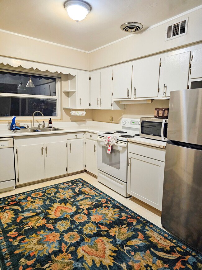 Foto del edificio - 3747 Coronado Rd