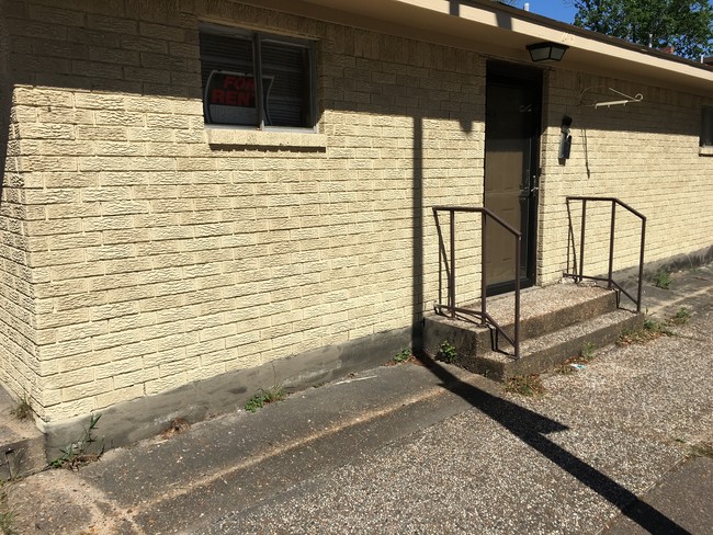 Building Photo - 2415 Southmore Blvd