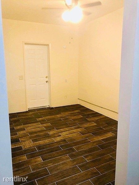 Building Photo - 1 br, 1 bath Apartment - 301 East 3rd Street