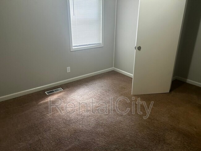 Building Photo - 1103 Berrywood Ave
