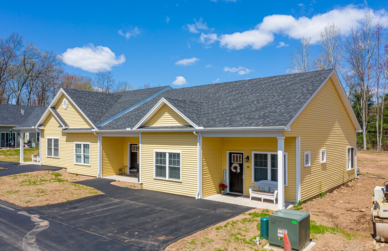 Building Photo - 37-43 Hunter's Ln