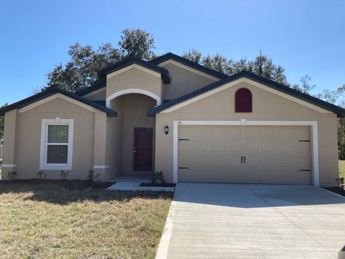 Foto principal - Like New 4/2/2 with screened in porch.