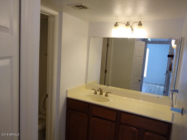 Foto del edificio - 2625 E Indian School Rd