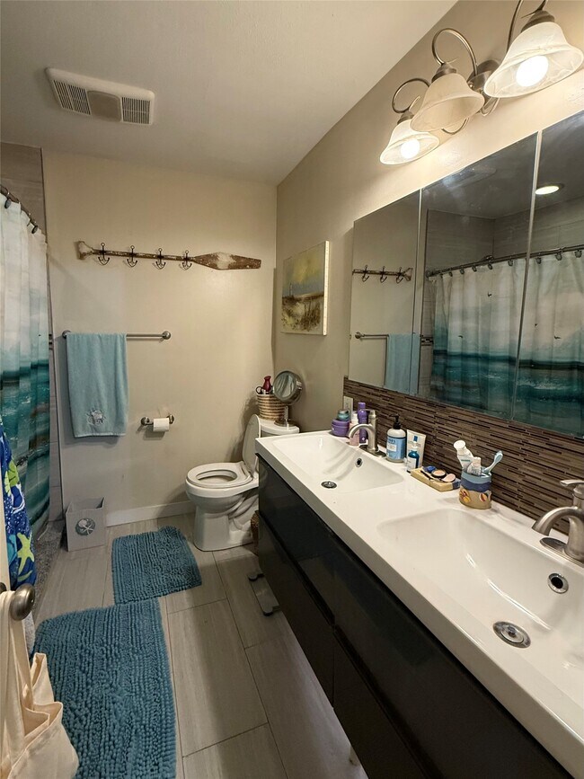 Foto del edificio - 12550 Piping Rock Dr