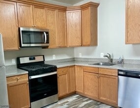 Building Photo - 129 Conover Terrace