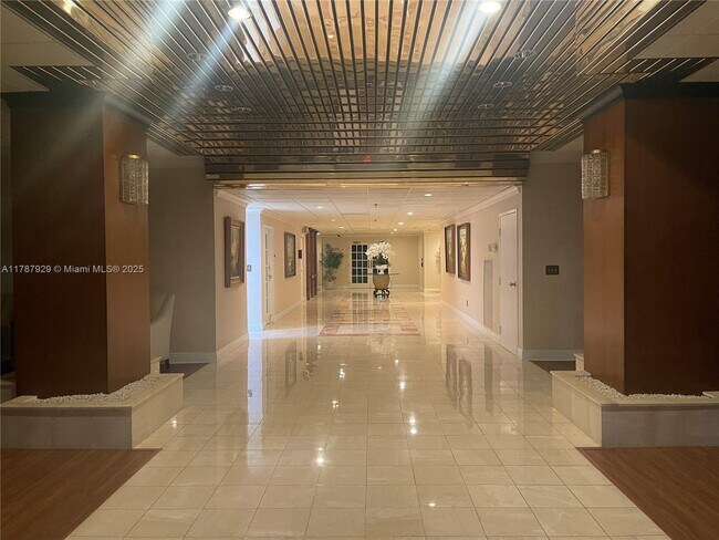 Building Photo - 5047 N Hwy A1A