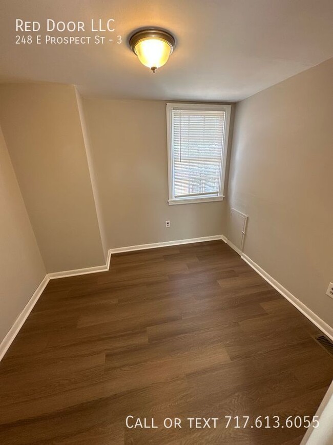 Building Photo - Recently remodeled 2 bedroom in York!!