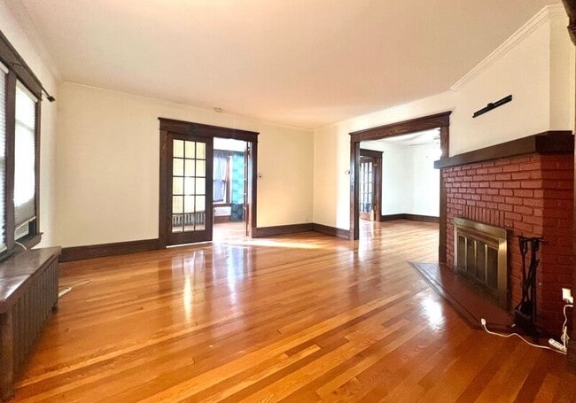 Building Photo - 672 Sumner Ave