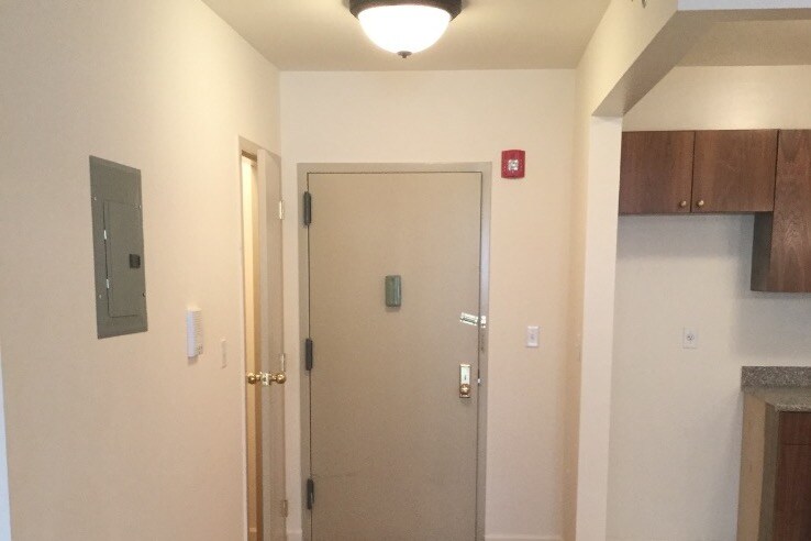 Primary Photo - 36 Hilton Ave