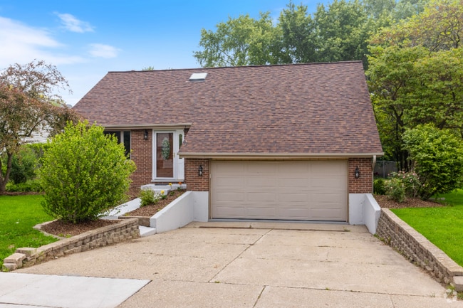 Building Photo - 13723 S Mallard Dr