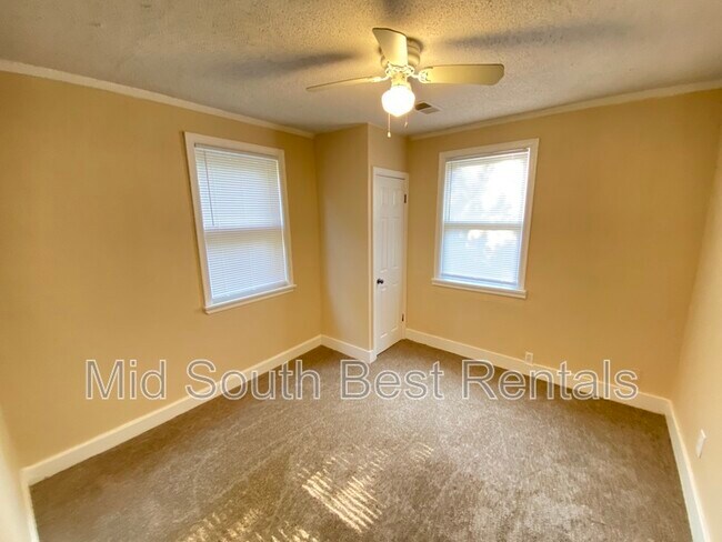 Building Photo - 1728 Preston St